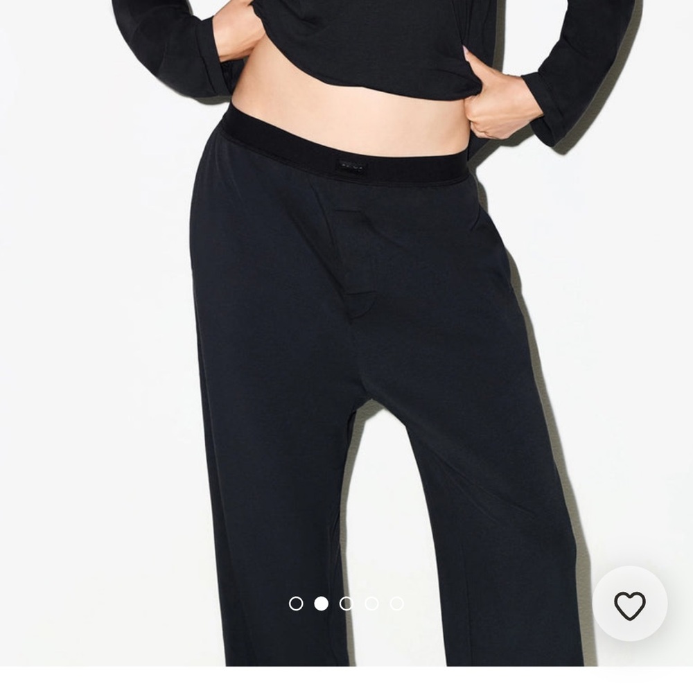 SKIMS BOYFRIEND LOOSE PANT in BLACK/ONYX - Picture 4 of 6